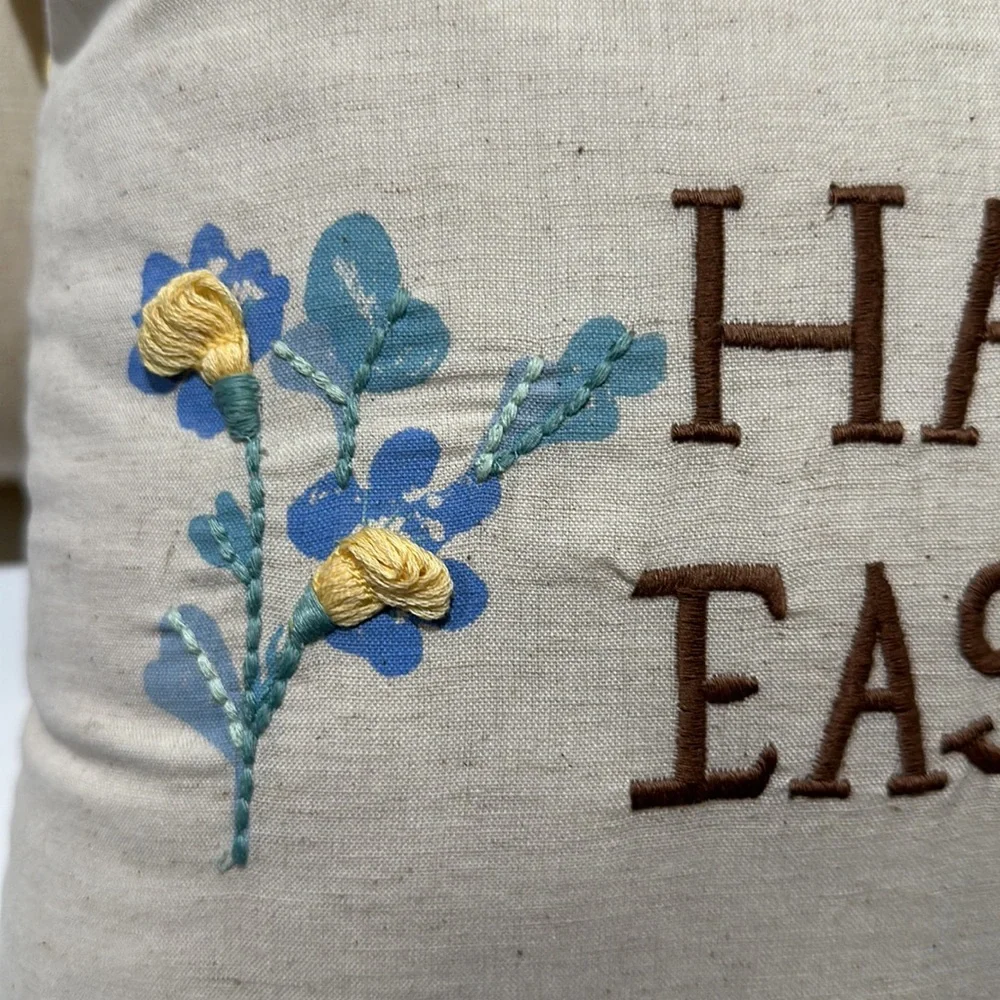 🌸NEW THRESHOLD 3 PIECES DECORATIVE PILLOW 18in x 18 in NEW WITH TAGS.